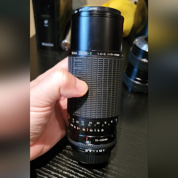 Sigma 75-250mm F4 F5 MC Lens Nikon Mount Built In Hood w/ CaseCaps Japan Manual - Picture 2 of 2